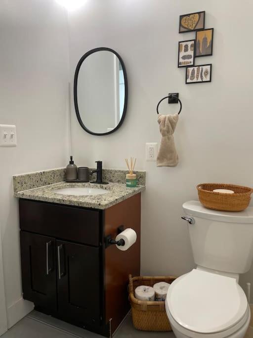 Cozy, High Rise, Large Studio Facing Downtown . Apartment Baltimore Exterior photo